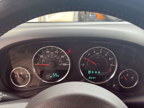 Used 2016 Jeep Wrangler Unlimited Sahara AWD/4WD image 10