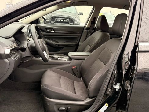 Used 2025 Nissan Altima 2.5 SV image 11