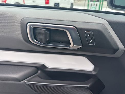 Used 2024 Ford Bronco Black Diamond image 16