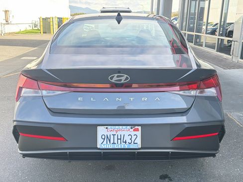 Used 2024 Hyundai Elantra SEL FWD image 11