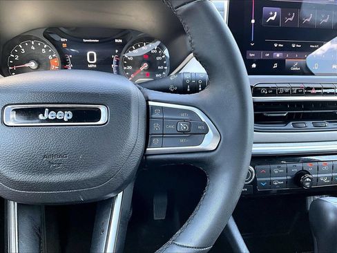 Used 2025 Jeep Compass Limited AWD/4WD image 16