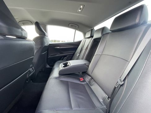 Used 2025 Toyota Camry XLE image 27