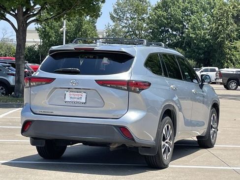 Certified 2021 Toyota Highlander XLE FWD image 4