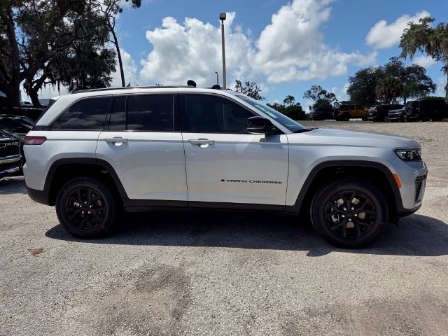 New 2026 Jeep Grand Cherokee Altitude RWD image 9