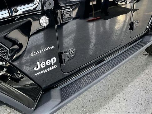 Used 2020 Jeep Wrangler Unlimited Sahara w/ Dual Top Group image 32