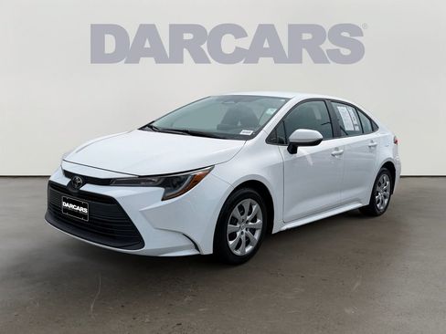Used 2025 Toyota Corolla LE FWD image 3