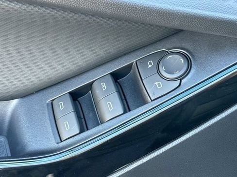 New 2027 Chevrolet Equinox LT w/ Convenience Package II FWD image 18