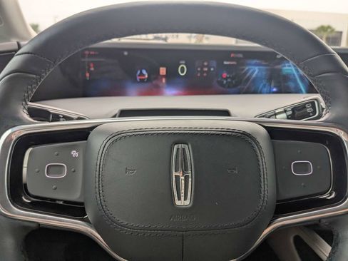 Used 2025 Lincoln Nautilus Premier AWD/4WD image 30