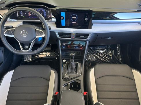 New 2025 Volkswagen Taos SEL image 12