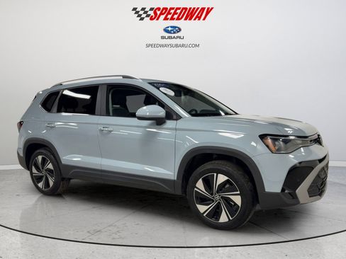 Certified 2025 Volkswagen Taos SE image 13