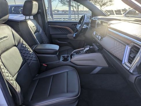 Used 2024 GMC Canyon Denali image 33