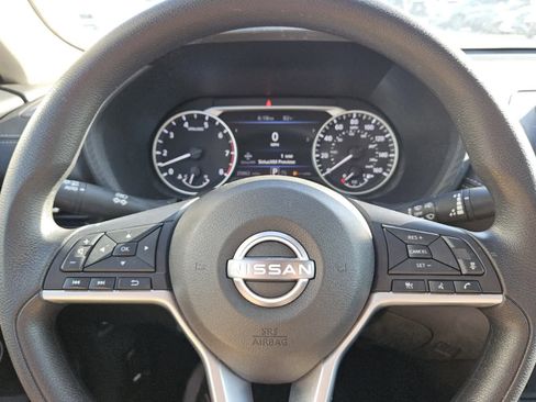 Used 2024 Nissan Sentra SV FWD image 11