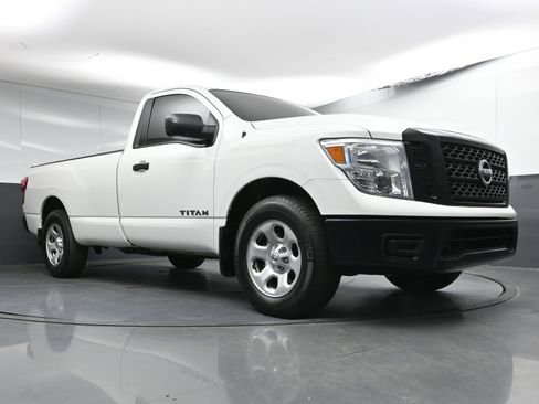Used 2019 Nissan Titan S image 21