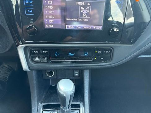 Used 2019 Toyota Corolla LE FWD image 17