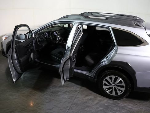 Used 2024 Subaru Outback Premium AWD/4WD image 5
