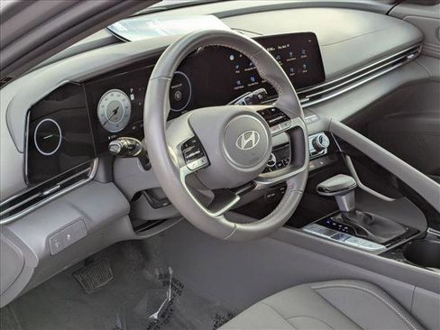 Used 2025 Hyundai Elantra SEL image 10