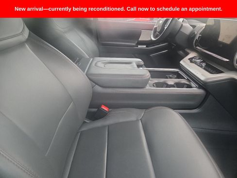 Used 2025 Ford Expedition Active AWD/4WD image 9
