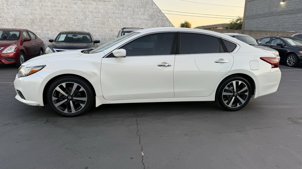 Used 2018 Nissan Altima 2.5 SR FWD image 12