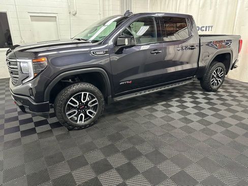 Used 2025 GMC Sierra 1500 AT4 w/ AT4 Premium Package AWD/4WD image 5