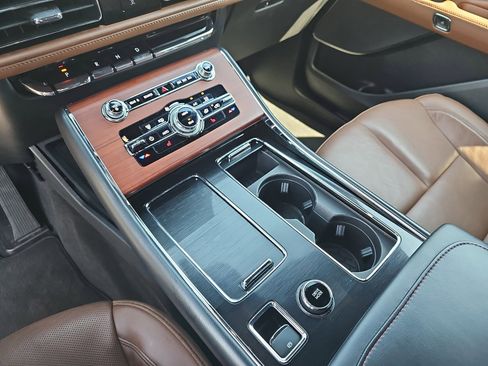 Used 2023 Lincoln Aviator Reserve image 28