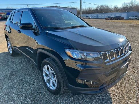 Used 2024 Jeep Compass Sport image 7