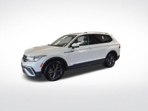 Certified 2023 Volkswagen Tiguan SE w/ Panoramic Sunroof Package FWD image 5