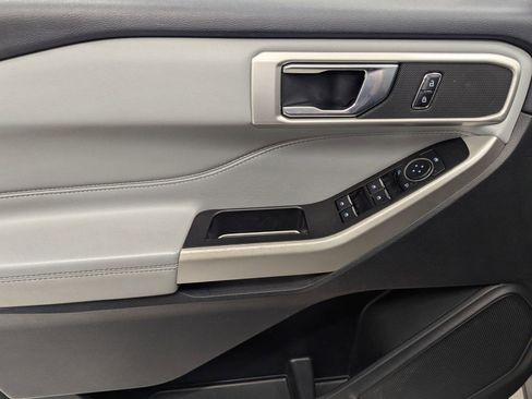 Used 2022 Ford Explorer XLT w/ Equipment Group 202A image 10