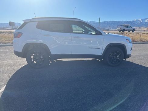 New 2026 Jeep Compass Latitude image 2