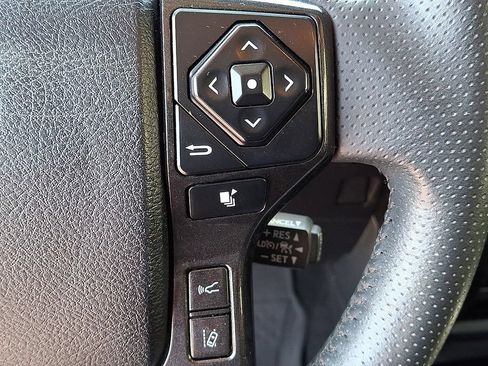 Used 2021 Toyota 4Runner Venture AWD/4WD image 18