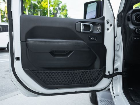 Used 2023 Jeep Wrangler Unlimited Sahara w/ Cold Weather Group image 32