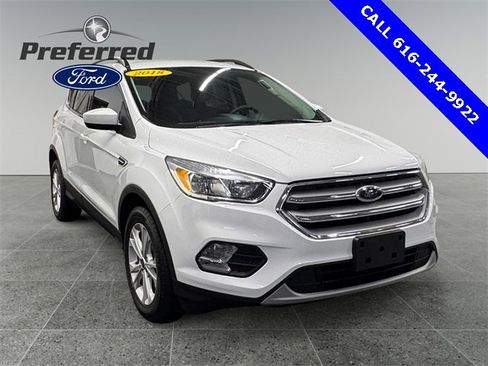 Used 2018 Ford Escape SE image 1