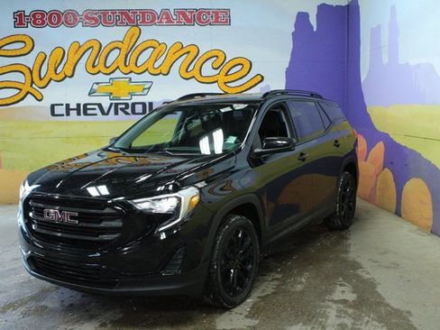 Used 2021 GMC Terrain SLE w/ Driver Convenience Package image 2