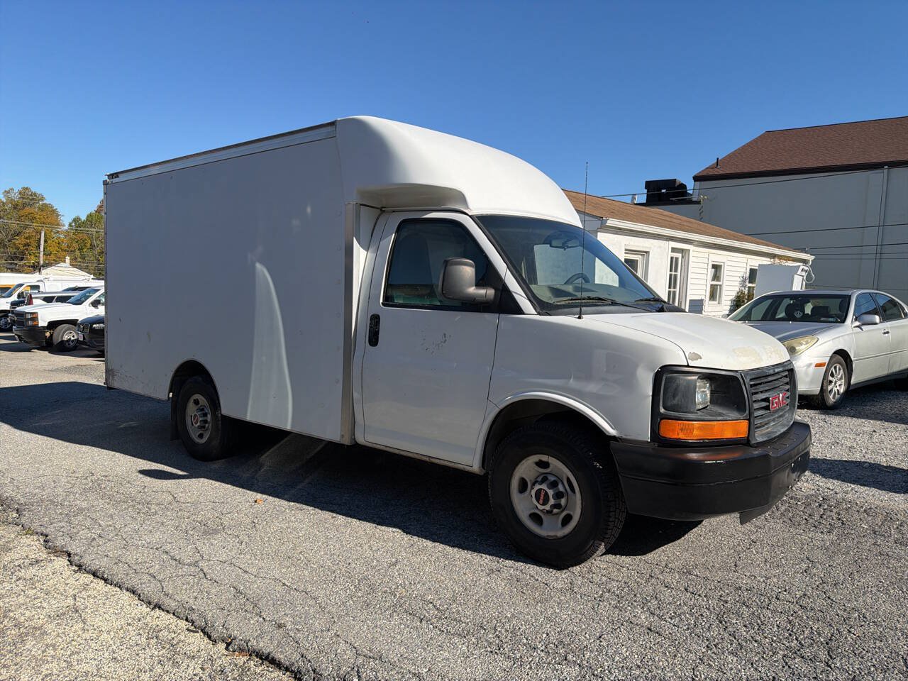 Used 2010 GMC Savana 3500 RWD image 5