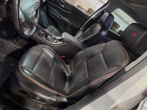 Used 2021 GMC Acadia AT4 w/ Preferred Package AWD/4WD image 6