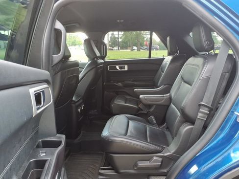 Used 2020 Ford Explorer XLT w/ Equipment Group 202A AWD/4WD image 25
