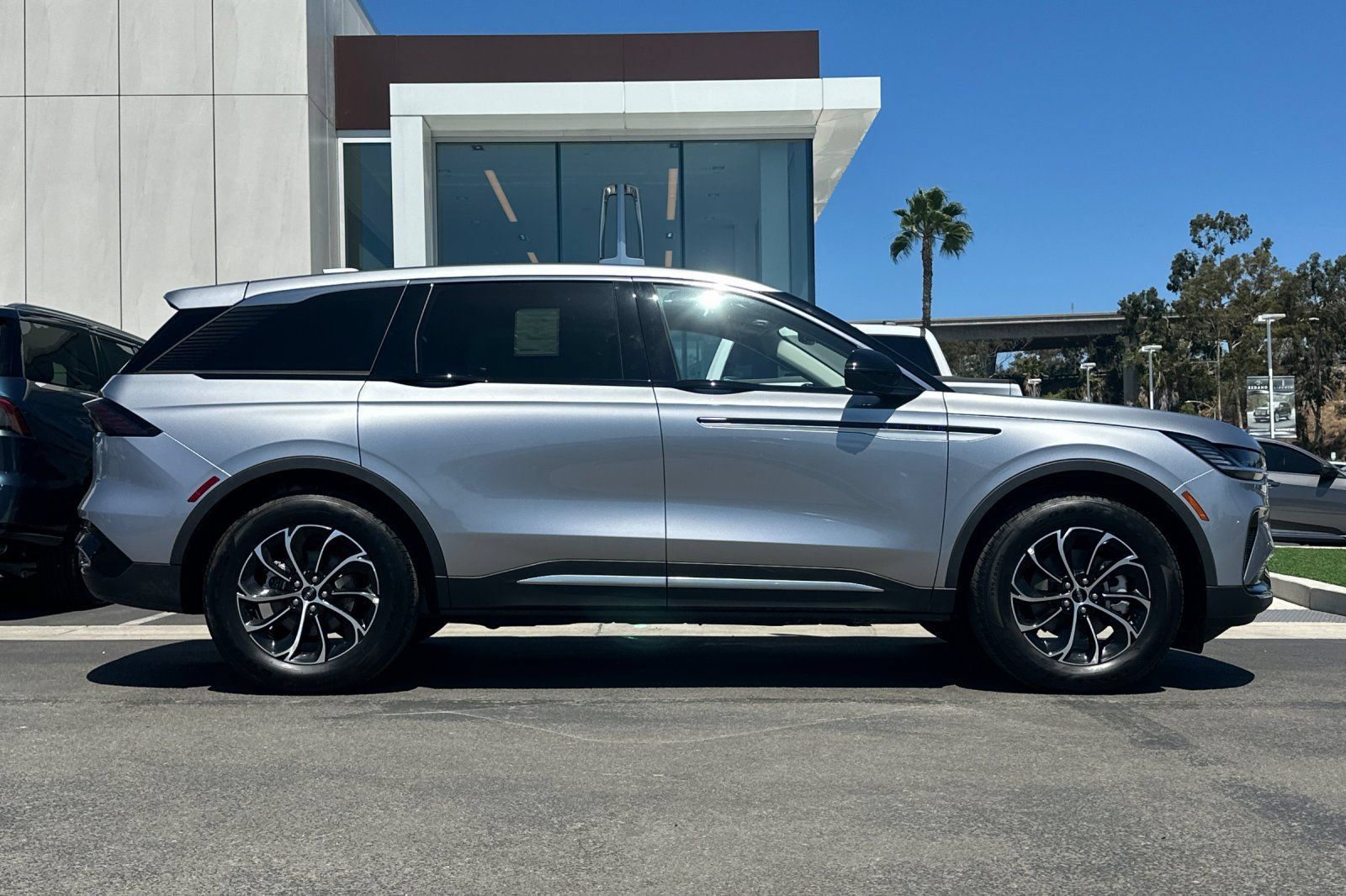New 2026 Lincoln Nautilus Premier w/ Equipment Group 102A AWD/4WD image 2