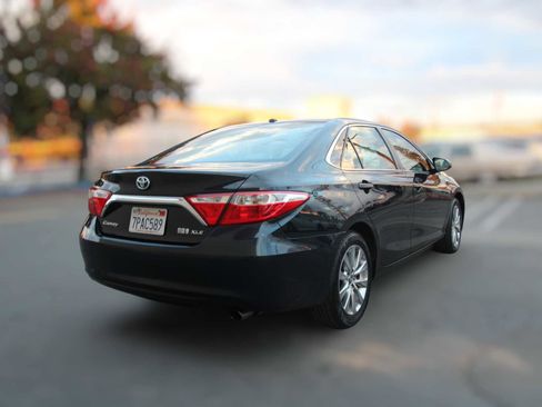 Used 2016 Toyota Camry XLE image 10