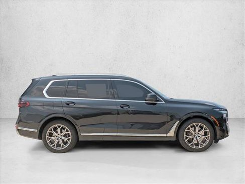 Used 2025 BMW X7 xDrive40i w/ Premium Package AWD/4WD image 4