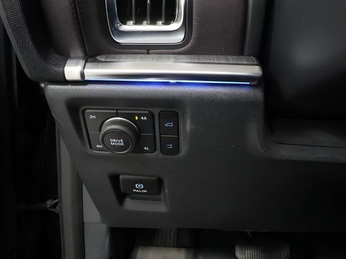 Used 2025 Ford Expedition Platinum w/ Platinum Ultimate Package AWD/4WD image 19