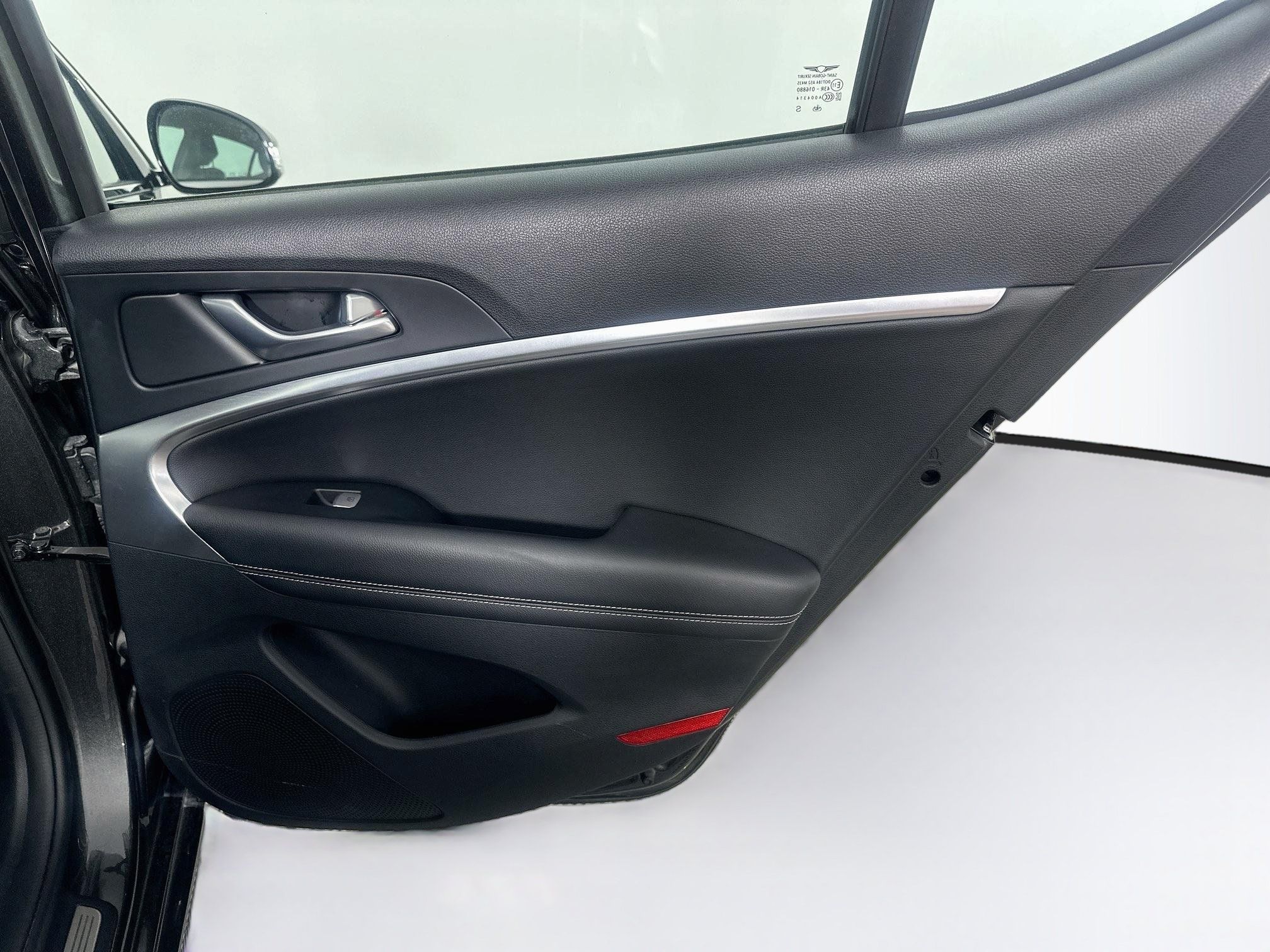 Used 2025 Genesis G70 2.5T RWD image 29