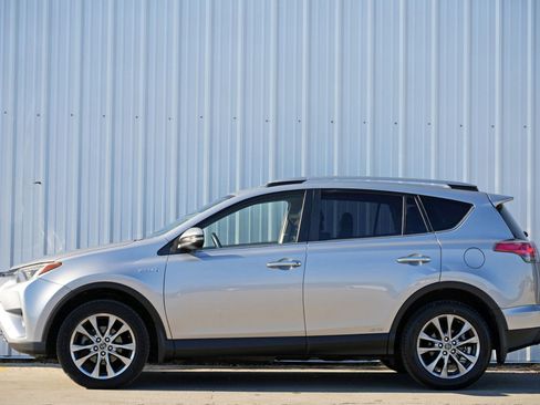 Used 2017 Toyota RAV4 Limited image 7