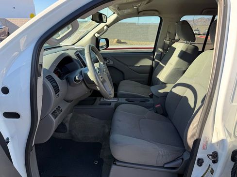 Used 2016 Nissan Frontier SV image 11