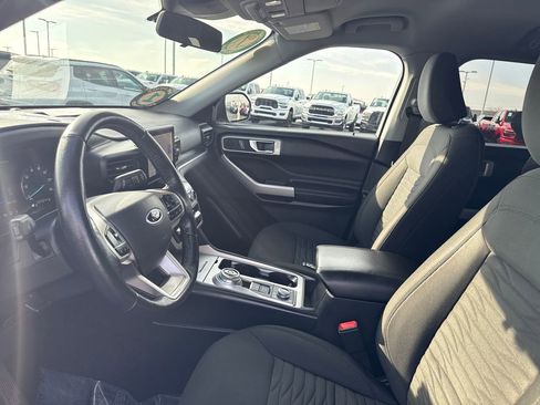 Used 2021 Ford Explorer XLT image 12