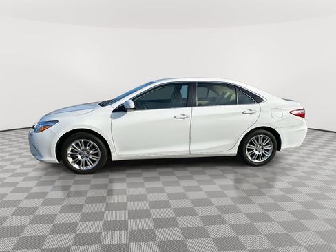 Used 2015 Toyota Camry LE image 6