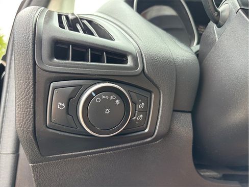 Used 2017 Ford Focus SE FWD image 24