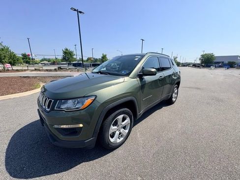Used 2020 Jeep Compass Latitude w/ Popular Equipment Group AWD/4WD image 3