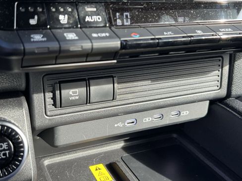 Used 2025 Toyota Land Cruiser image 36