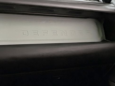 Used 2023 Land Rover Defender 130 SE image 15