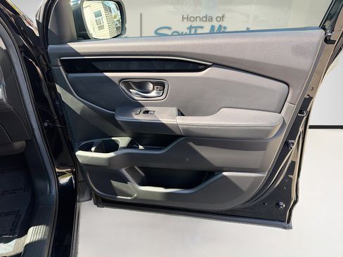 Used 2025 Honda Pilot EX-L image 33