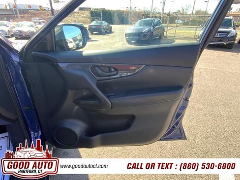 Used 2019 Nissan Rogue S image 9